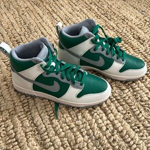 Nike mid BRAND NEW!
